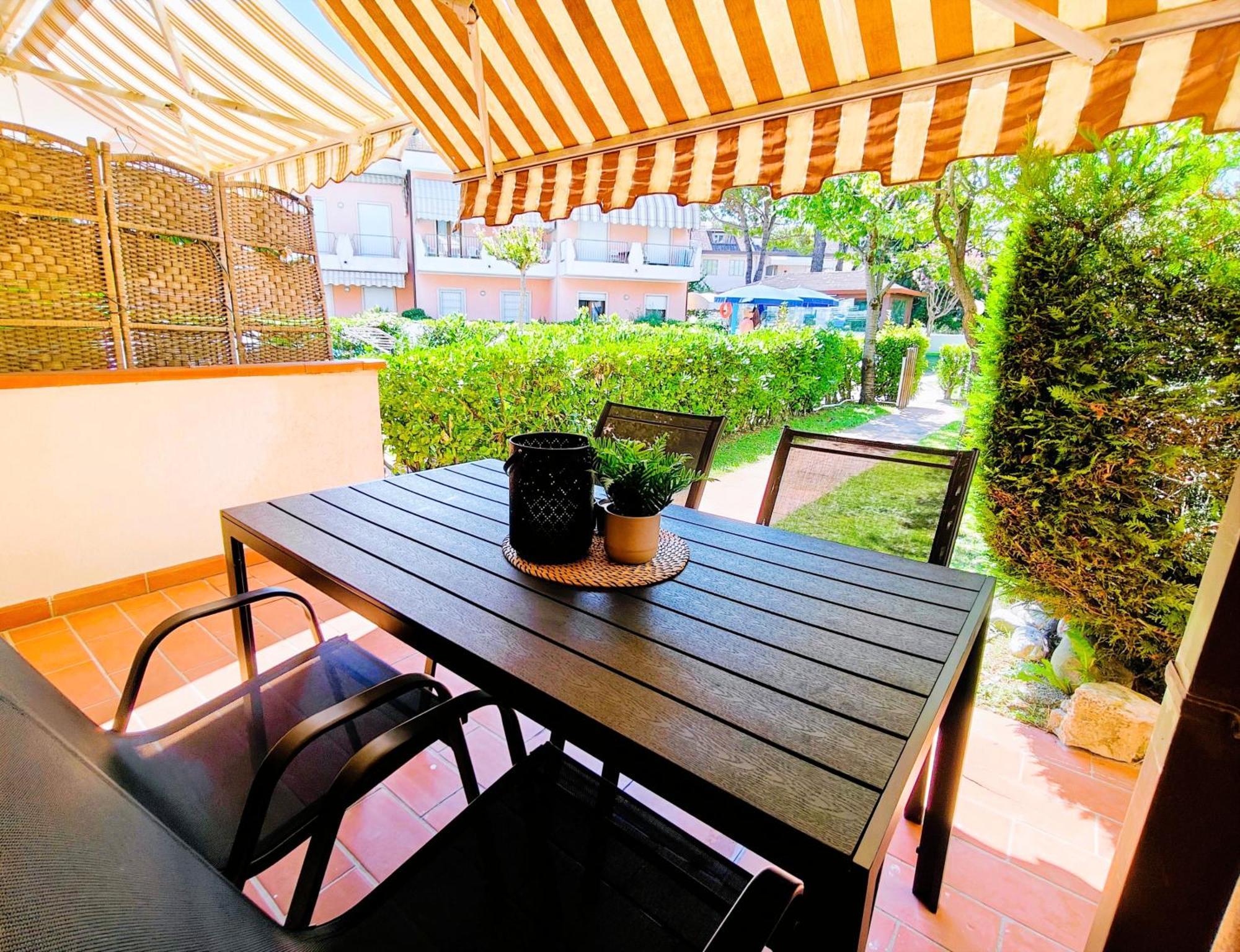 Pool, Private Garden And In The Center Appartamento