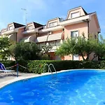 Apartment Pool, Private Garden And In The Center *