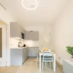 Pool, Private Garden And In The Center Apartment *